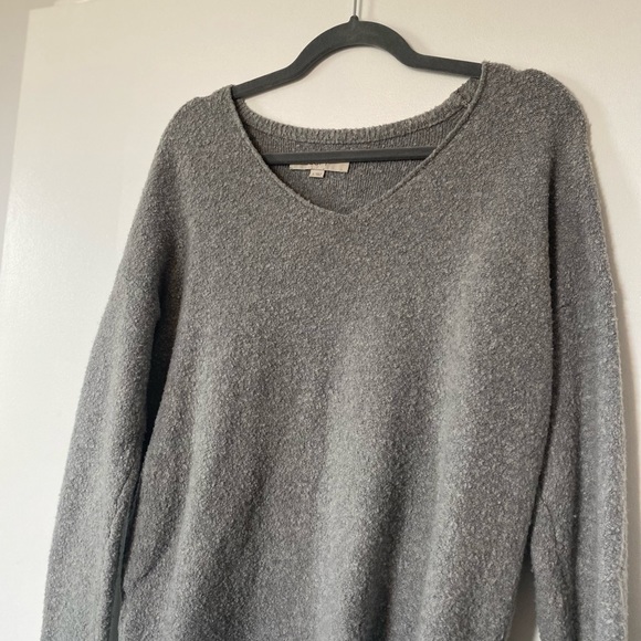 Women’s grey v neck sweater Loft size small - Picture 6 of 6